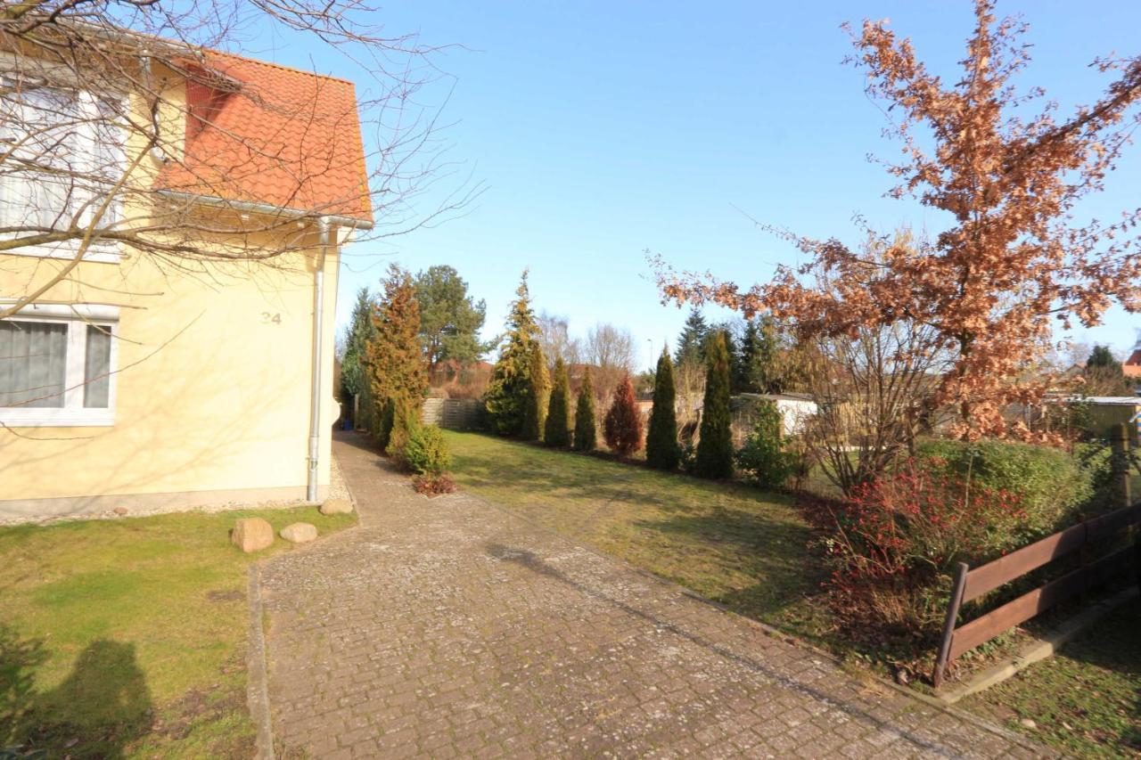 Ferienhaus Ahorn Mit Garten In ツィノヴィッツ エクステリア 写真